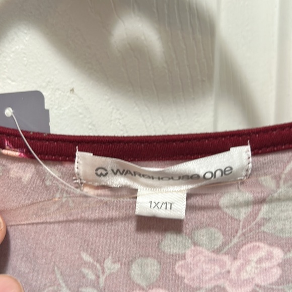 Women’s new with tag knee length knit floral dress, short sleeve. - Picture 2 of 2